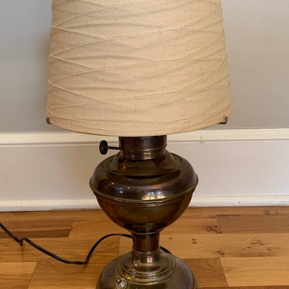 Antique Miller Vestal brass table lamp, electrified - Picture 6 of 10